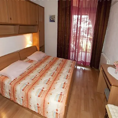 And Roza - 200 M From Sea 3*