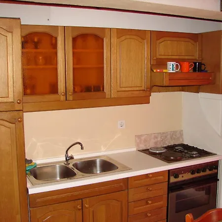 Guest house And Roza - 200 M From Sea Baska Voda