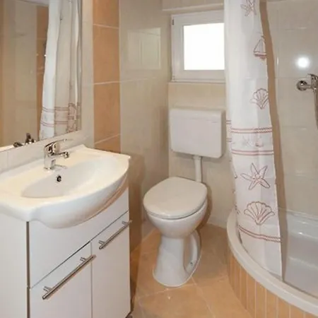 And Roza - 200 M From Sea 3*